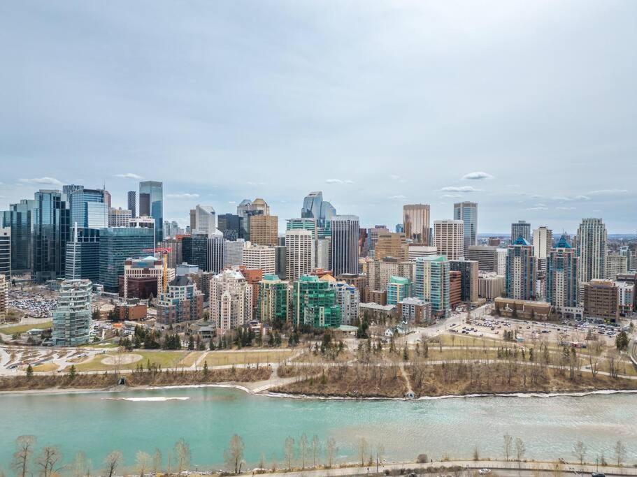 Chic 1Br Kensington Unit W/Parking Apartment Calgary Bagian luar foto
