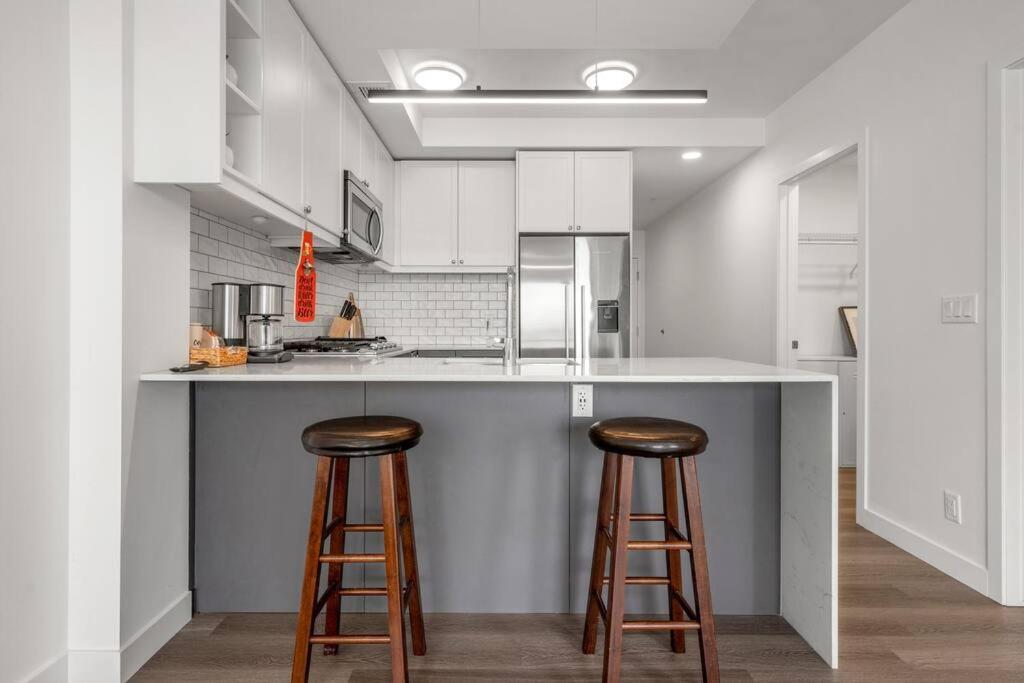 Chic 1Br Kensington Unit W/Parking Apartment Calgary Bagian luar foto