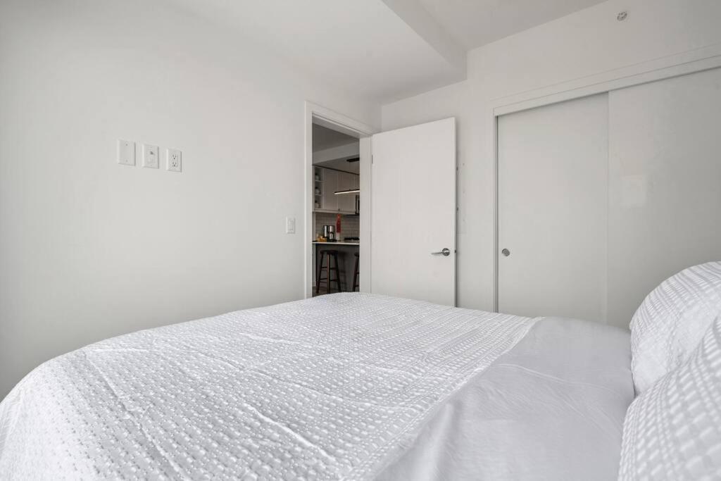 Chic 1Br Kensington Unit W/Parking Apartment Calgary Bagian luar foto