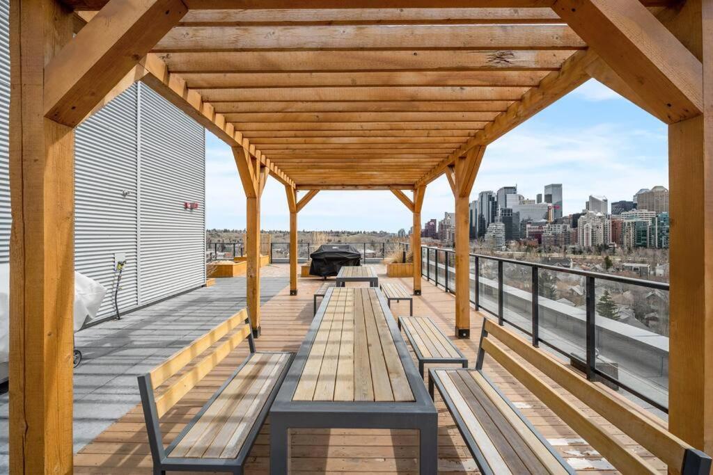Chic 1Br Kensington Unit W/Parking Apartment Calgary Bagian luar foto