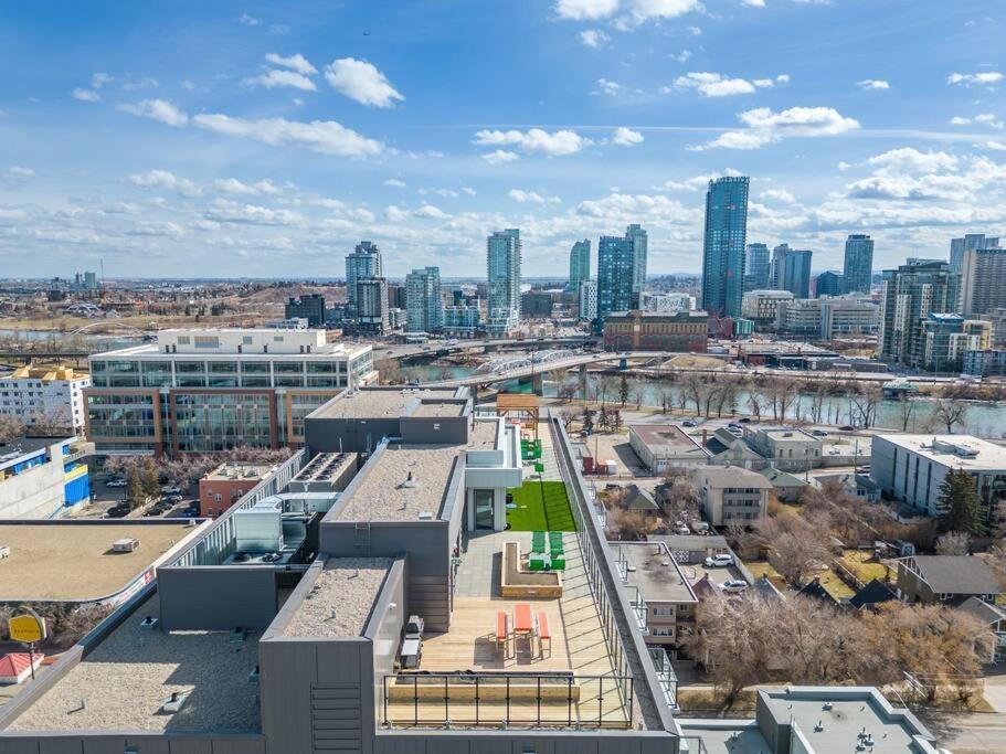 Chic 1Br Kensington Unit W/Parking Apartment Calgary Bagian luar foto
