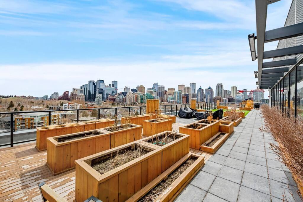 Chic 1Br Kensington Unit W/Parking Apartment Calgary Bagian luar foto