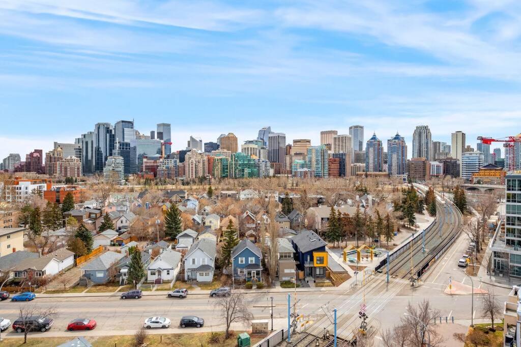 Chic 1Br Kensington Unit W/Parking Apartment Calgary Bagian luar foto